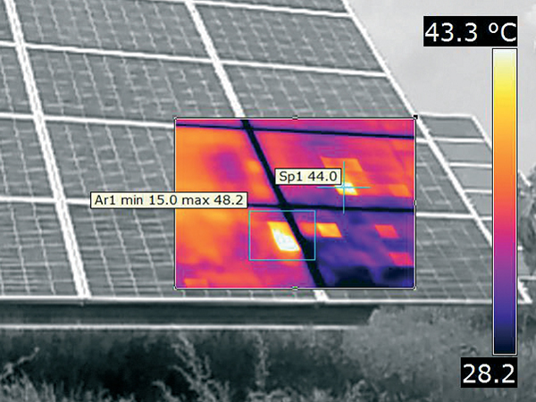 太陽電池パネルの表面温度測定